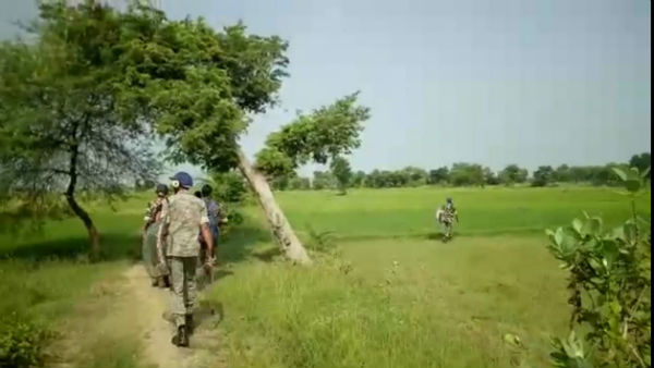 ফের উত্তপ্ত বীরভূমের পাড়ুই, বিজেপি-তৃণমূলের সংঘর্ষ, চলল গুলি ফের উত্তপ্ত বীরভূমের পাড়ুই, বিজেপি-তৃণমূলের সংঘর্ষ, চলল গুলি