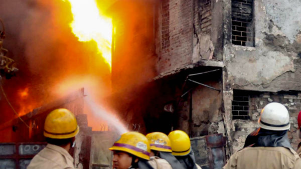 ভদোদরায় হাসপাতালের শিশু বিভাগে আগুন, আতঙ্কে রোগীরা ভদোদরায় হাসপাতালের শিশু বিভাগে আগুন, আতঙ্কে রোগীরা