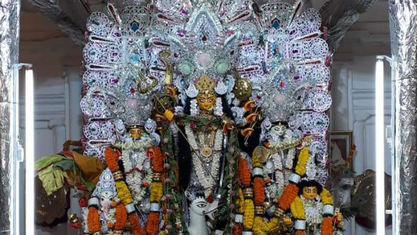 এবাড়ির দুর্গাপুজো মঠচৌরি চালের, জেনে নিন প্রতিমার বৈশিষ্ট্য