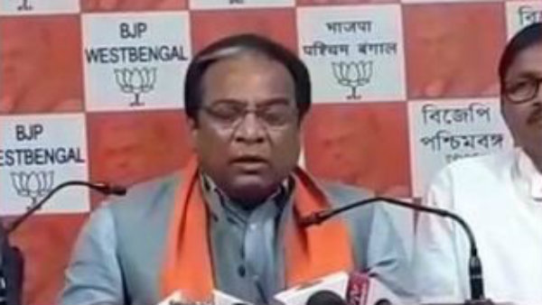 ঘরোয়া ব্যাপারে বেশি মেতে রয়েছেন শোভন, আক্রমণ জয়প্রকাশের ঘরোয়া ব্যাপারে বেশি মেতে রয়েছেন শোভন, আক্রমণ জয়প্রকাশের