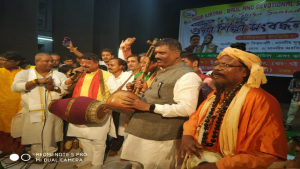 একেবার অন্য জগতে কৈলাস বিজয়বর্গীয়, সঙ্গত মুকুলের! দেখুন ভিডিও একেবার অন্য জগতে কৈলাস বিজয়বর্গীয়, সঙ্গত মুকুলের! দেখুন ভিডিও