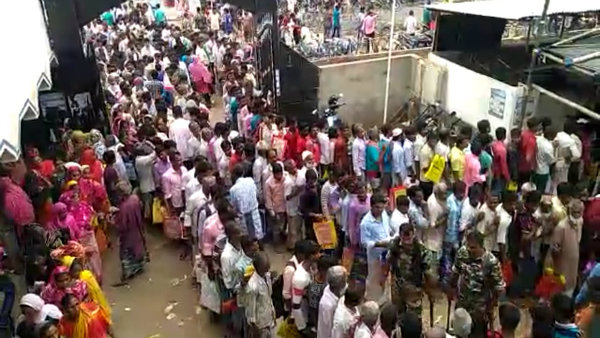 এনআরসি নিয়ে গুজব, পদপিষ্ট হওয়ার ঘটনা কোনওমতে এড়ানো গেল এনআরসি নিয়ে গুজব, পদপিষ্ট হওয়ার ঘটনা কোনওমতে এড়ানো গেল