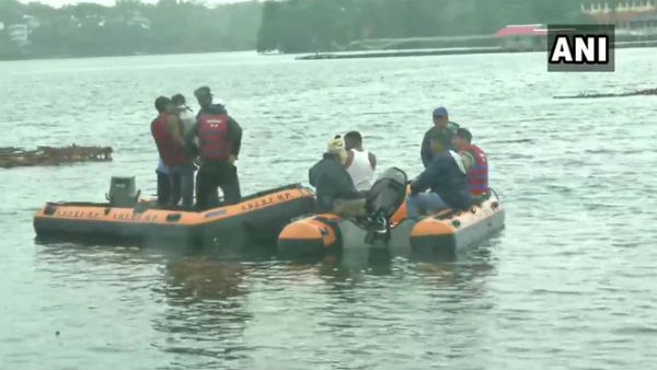 গণেশ বিসর্জনে ভোপালে মর্মান্তিক নৌকাডুবি, নিহত ১১ গণেশ বিসর্জনে ভোপালে মর্মান্তিক নৌকাডুবি, নিহত ১১