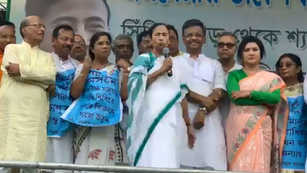 বিজেপিকে জানাই ধিক্কার! ব্যাঙ্ক সংযুক্তিকরণ নিয়ে আক্রমণ মমতার বিজেপিকে জানাই ধিক্কার! ব্যাঙ্ক সংযুক্তিকরণ নিয়ে আক্রমণ মমতার