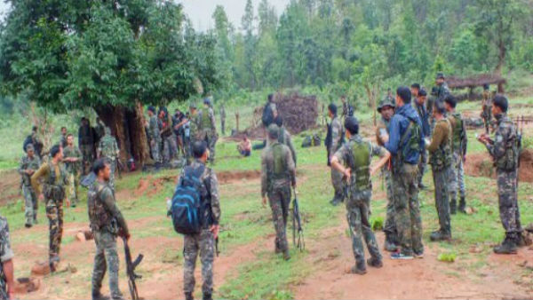 পুরুলিয়ায় উদ্ধার শতাধিক মাওবাদী পোস্টার, জারি কড়া নিরাপত্তা পুরুলিয়ায় উদ্ধার শতাধিক মাওবাদী পোস্টার, জারি কড়া নিরাপত্তা
