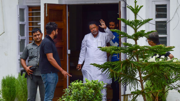 মমতা-মুকুল পাশাপাশি