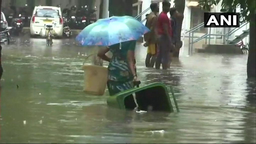 দুর্যোগের বৃষ্টির সম্ভাবনা !মায়ানগরী মুম্বই জুড়ে সতর্কতা, বন্ধ স্কুল-কলেজ দুর্যোগের বৃষ্টির সম্ভাবনা !মায়ানগরী মুম্বই জুড়ে সতর্কতা, বন্ধ স্কুল-কলেজ