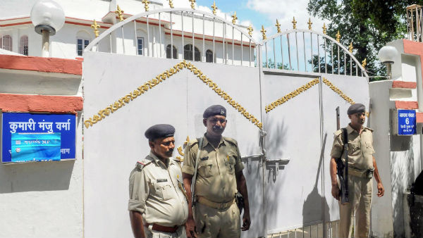 কীভাবে প্রকাশ্যে এসেছিল ঘটনা