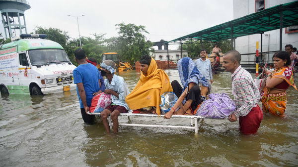 রেল ও বিমান চলাচলে বিঘ্ন