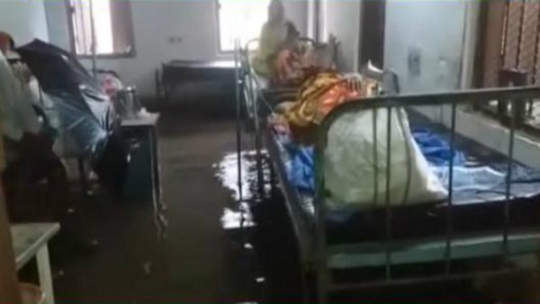 রায়গঞ্জ স্বাস্থ্যকেন্দ্র জলে থৈ থৈ, স্বাস্থ্য পরিষেবা বিশ বাঁও জলে রায়গঞ্জ স্বাস্থ্যকেন্দ্র জলে থৈ থৈ, স্বাস্থ্য পরিষেবা বিশ বাঁও জলে