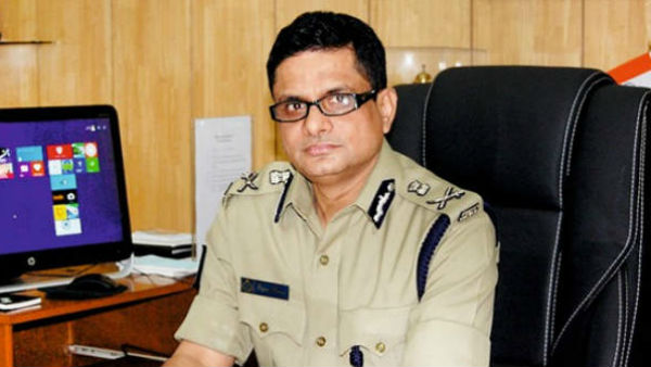 রাজীব হাজির পাঠ্যপুস্তকে! সিবিআই অভিযোগকে বুড়ো আঙুল রাজীব হাজির পাঠ্যপুস্তকে! সিবিআই অভিযোগকে বুড়ো আঙুল