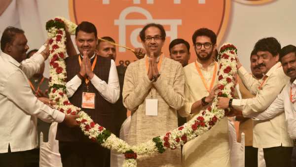 দুই দল একসঙ্গে ভোট ময়দানে