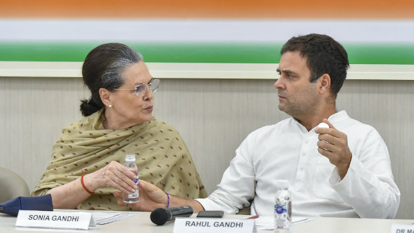 দ্বন্দ্ব মেটাতে উদ্যোগী সোনিয়া