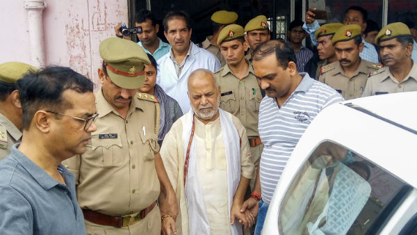 আখাড়া পরিষদের নতুন সিদ্ধান্ত! ধর্ষণকাণ্ডে জেল যাত্রার পর বিপদ আরও বাড়ল চিন্ময়ানন্দের আখাড়া পরিষদের নতুন সিদ্ধান্ত! ধর্ষণকাণ্ডে জেল যাত্রার পর বিপদ আরও বাড়ল চিন্ময়ানন্দের