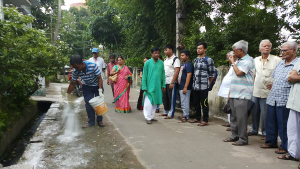 পরিবেশের ভারসাম্য রক্ষায় এগিয়ে এল নিউ ব্যারাকপুরের এক স্বেচ্ছাসেবি সংগঠন পরিবেশের ভারসাম্য রক্ষায় এগিয়ে এল নিউ ব্যারাকপুরের এক স্বেচ্ছাসেবি সংগঠন