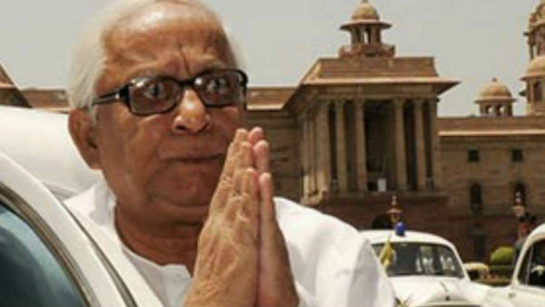 পুজোর মধ্যেই নিজের প্রকাশিত বই নিয়ে খোঁজ
