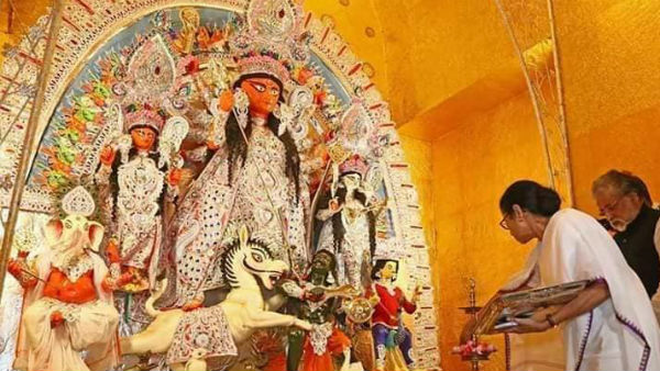 এই পুজো প্যান্ডেলে ছবি তুলবেন মা দুর্গা স্বয়ং!