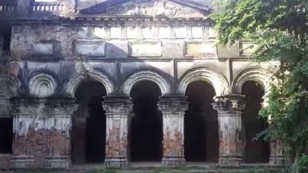 দিনাজপুরের বনেদি বাড়ির পুজোয় লুকিয়ে নানা অজানা ইতিহাস দিনাজপুরের বনেদি বাড়ির পুজোয় লুকিয়ে নানা অজানা ইতিহাস