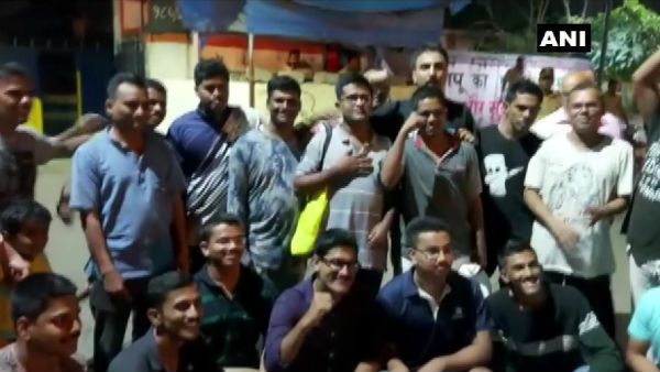 মুম্বইয়ে বৃক্ষচ্ছেদন কাণ্ডে ধৃত পরিবেশবিদদের মুক্তির নির্দেশ সুপ্রিমকোর্টের মুম্বইয়ে বৃক্ষচ্ছেদন কাণ্ডে ধৃত পরিবেশবিদদের মুক্তির নির্দেশ সুপ্রিমকোর্টের