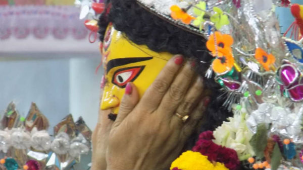 পুজোর পাঁচদিন ভোগ রান্নার দায়িত্বে বাড়ির পুরুষ সদস্যরা