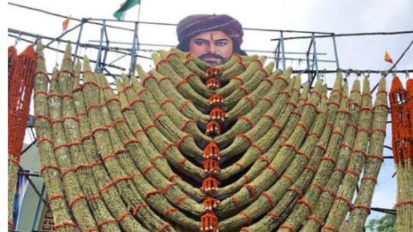কর্তব্য ছেড়ে পুলিশ কর্মীরা দৌড়লেন ফিল্ম দেখতে! সিরা নরসিমহা রেড্ডি ঘিরে চিরঞ্জিবী-জ্বর তুঙ্গে কর্তব্য ছেড়ে পুলিশ কর্মীরা দৌড়লেন ফিল্ম দেখতে! সিরা নরসিমহা রেড্ডি ঘিরে চিরঞ্জিবী-জ্বর তুঙ্গে
