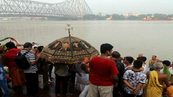 মৃন্ময়ী থেকে চিন্ময়ী উমা
