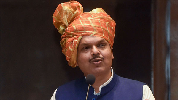 আত্মবিশ্বাসী ফড়নবিশ