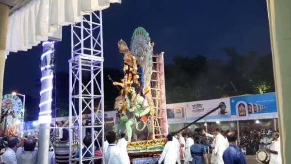 রেড রোডে ‘রাঙা মাটির বাংলা’য় বসেছিল চাঁদের হাট রেড রোডে ‘রাঙা মাটির বাংলা’য় বসেছিল চাঁদের হাট