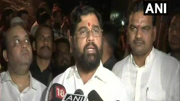 একনাথ শিন্ডেকে বিধানসভায় দলের নেতা বেছে ফেলল শিবসেনা একনাথ শিন্ডেকে বিধানসভায় দলের নেতা বেছে ফেলল শিবসেনা