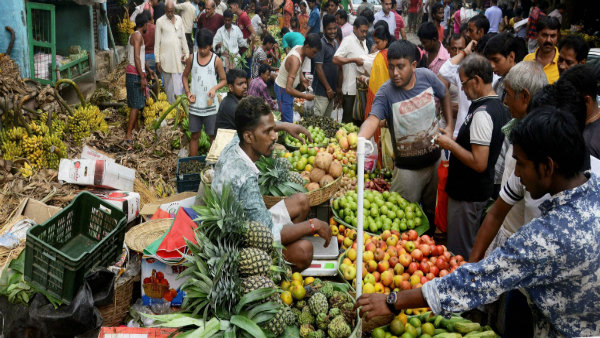 লক্ষ্মীপুজোর বাজার আগুন, মাথায় হাত মধ্যবিত্তদের লক্ষ্মীপুজোর বাজার আগুন, মাথায় হাত মধ্যবিত্তদের