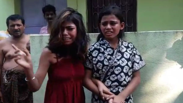 রায়গঞ্জে মাতৃহত্যার দায়ে ধৃত দুই বোনকে তোলা হল আদালতে রায়গঞ্জে মাতৃহত্যার দায়ে ধৃত দুই বোনকে তোলা হল আদালতে