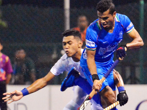 হকির মাঠে খণ্ডযুদ্ধ, দিল্লিতে নেহরু কাপের ফাইনালে ধুন্ধুমার, দেখুন সেই ভিডিও হকির মাঠে খণ্ডযুদ্ধ, দিল্লিতে নেহরু কাপের ফাইনালে ধুন্ধুমার, দেখুন সেই ভিডিও
