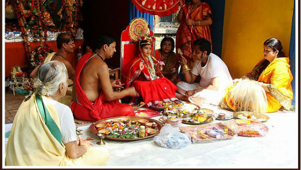 আট বাড়ির প্রতিমার আঙ্গিকগত পার্থক্য ও রীতি