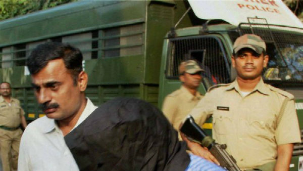 বাংলাদেশ থেকে ভারতে বিস্ফোরক পাচার! অভিযোগ মোস্ট ওয়ান্টেড তালিকায় থাকা আজহারের বিরুদ্ধে বাংলাদেশ থেকে ভারতে বিস্ফোরক পাচার! অভিযোগ মোস্ট ওয়ান্টেড তালিকায় থাকা আজহারের বিরুদ্ধে