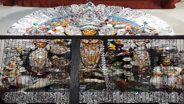 কোয়েল মল্লিকের বাড়ির ঠাকুর