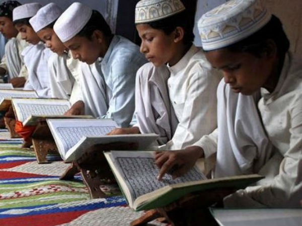 বিক্ষোভের মাঝেও পড়াশোনায় ব্যঘাত না