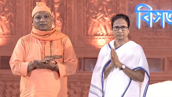 মমতার উদ্যোগে বাংলার দুর্গা কার্নিভাল বিশ্বজনীন, ‘পুজো শেষে ঠাকুর দেখা’য় মোহিত বিদেশিরাও মমতার উদ্যোগে বাংলার দুর্গা কার্নিভাল বিশ্বজনীন, ‘পুজো শেষে ঠাকুর দেখা’য় মোহিত বিদেশিরাও