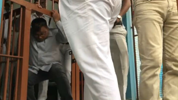 হল না জামিন, নারদ কাণ্ডে ৩০ অক্টোবর পর্যন্ত জেল হেফাজত মির্জার হল না জামিন, নারদ কাণ্ডে ৩০ অক্টোবর পর্যন্ত জেল হেফাজত মির্জার