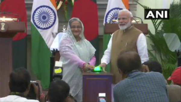 মোদী-হাসিনা বৈঠক! যুগ্মভাবে ৩ টি প্রকল্পের উদ্বোধন, একাধিক চুক্তি স্বাক্ষরিত মোদী-হাসিনা বৈঠক! যুগ্মভাবে ৩ টি প্রকল্পের উদ্বোধন, একাধিক চুক্তি স্বাক্ষরিত