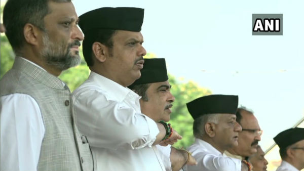 আরএসএসের অস্ত্রপুজোয় মোদীর মন্ত্রিসভার মন্ত্রী আরএসএসের অস্ত্রপুজোয় মোদীর মন্ত্রিসভার মন্ত্রী