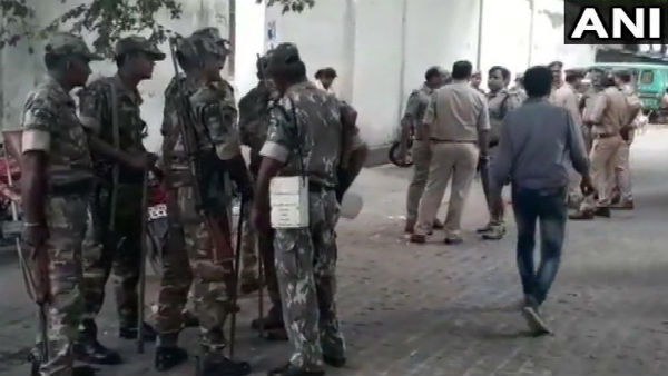 হিন্দু মহাসভার প্রাক্তন প্রধানের খুন ঘিরে চাঞ্চল্য হিন্দু মহাসভার প্রাক্তন প্রধানের খুন ঘিরে চাঞ্চল্য