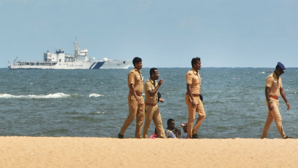 উপকূলে নিরাপত্তা