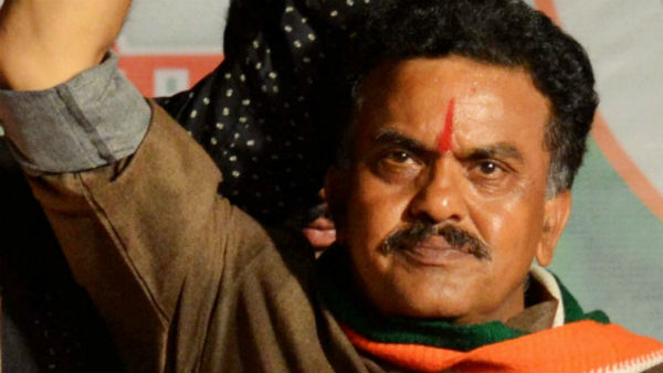 দল ছাড়তেও বাধ্য হবেন, হুঁশিয়ারি নিরূপমের