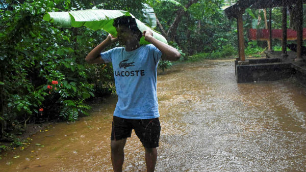 বৃষ্টিতে বিপর্যস্ত কেরল