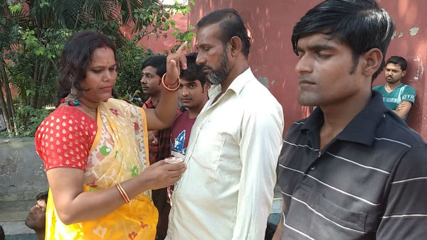 জেলের ভিতরে পালিত হল ভাইফোঁটা , বসিরহাট দেখল অন্য ধারার ছবি জেলের ভিতরে পালিত হল ভাইফোঁটা , বসিরহাট দেখল অন্য ধারার ছবি