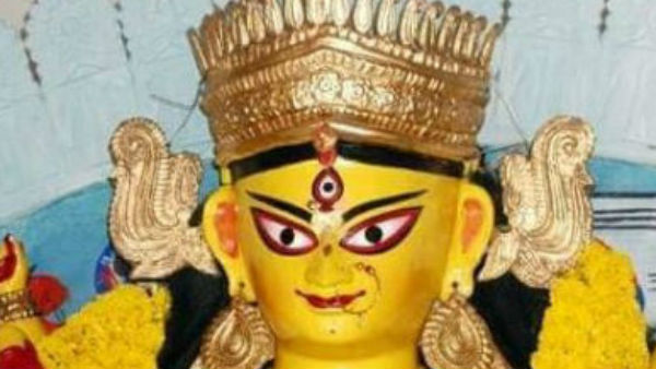 থিমের ভিড়ে শিঁকড়ে ফিরতে চায় বাগমারী নবারুণ সঙ্ঘ থিমের ভিড়ে শিঁকড়ে ফিরতে চায় বাগমারী নবারুণ সঙ্ঘ