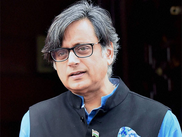 শশী থারুর বিরুদ্ধে জারি হল গ্রেফতারি পরোয়ানা শশী থারুর বিরুদ্ধে জারি হল গ্রেফতারি পরোয়ানা