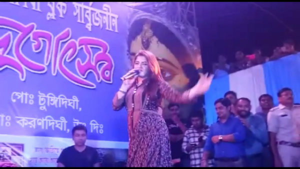 করণদিঘিতে পুজোর উদ্বোধনে শ্রাবন্তী! গান গেয়ে মাতালেন মঞ্চ করণদিঘিতে পুজোর উদ্বোধনে শ্রাবন্তী! গান গেয়ে মাতালেন মঞ্চ