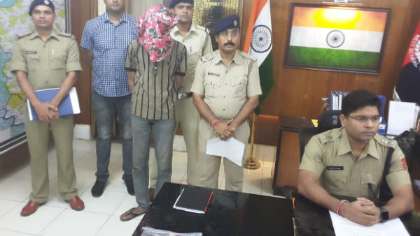 জাল সিম কার্ড বিক্রি করে পুলিশের হাতে গ্রেফতার এক ব্যক্তি, চলছে অন্যদের খোঁজ জাল সিম কার্ড বিক্রি করে পুলিশের হাতে গ্রেফতার এক ব্যক্তি, চলছে অন্যদের খোঁজ