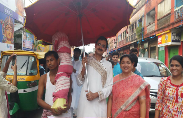 নবপত্রিকা স্নানের উপাচার দিয়ে সপ্তমীর দিন শুরু